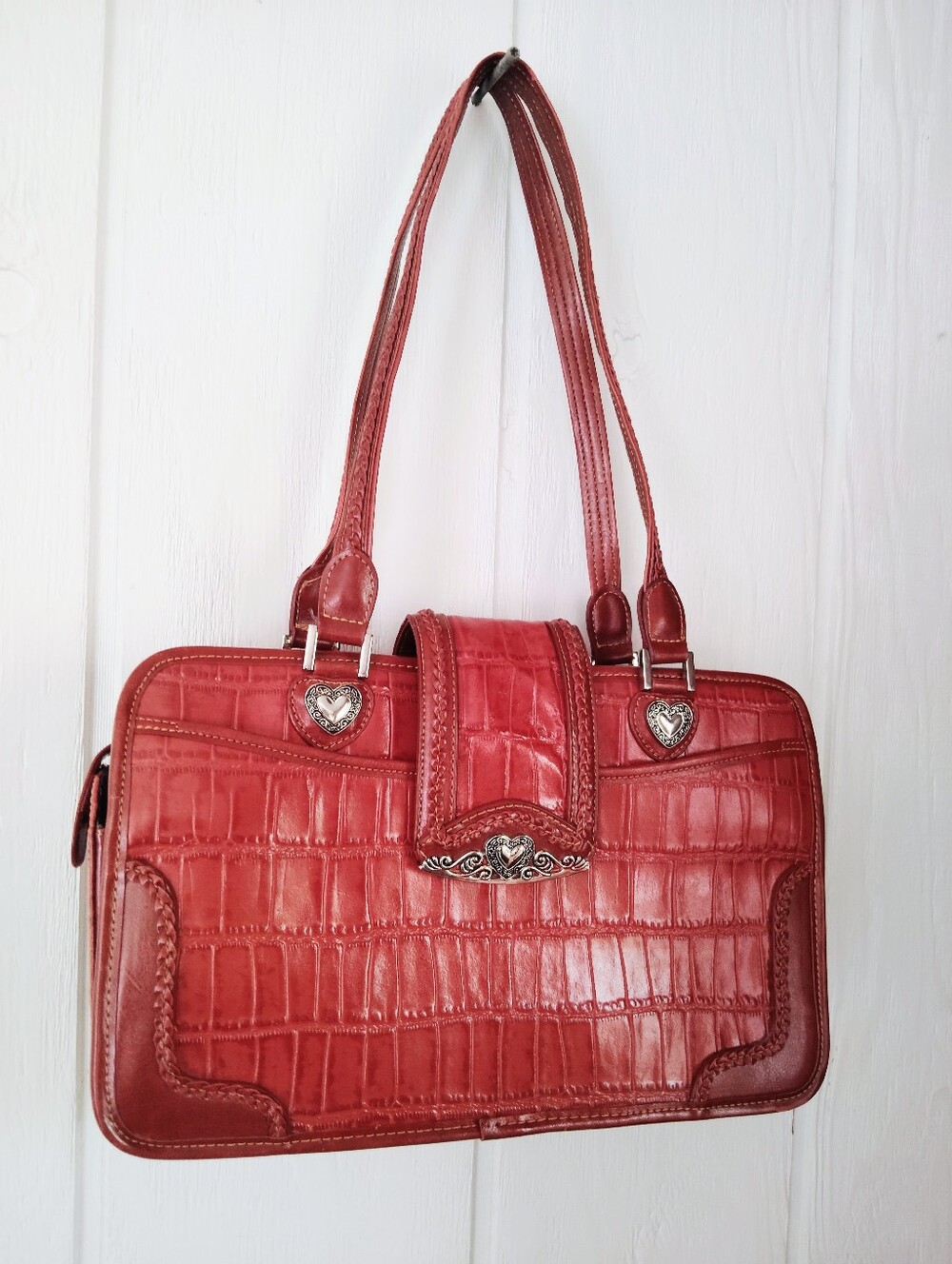 Women's Red Croc-Embossed Heart Accent Shoulder Bag. CLEAN!!